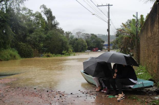 Nível do rio Itajaí-Açu baixa aos poucos em Rio do Sul no Alto Vale