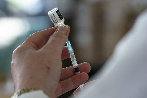 Adolescentes de 12 a 17 anos já podem tomar a dose de reforço da vacina contra a Covid-19