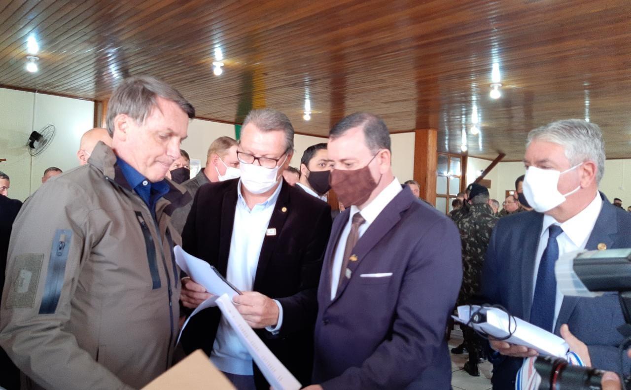 Afubra entrega documento ao presidente Jair Bolsonaro