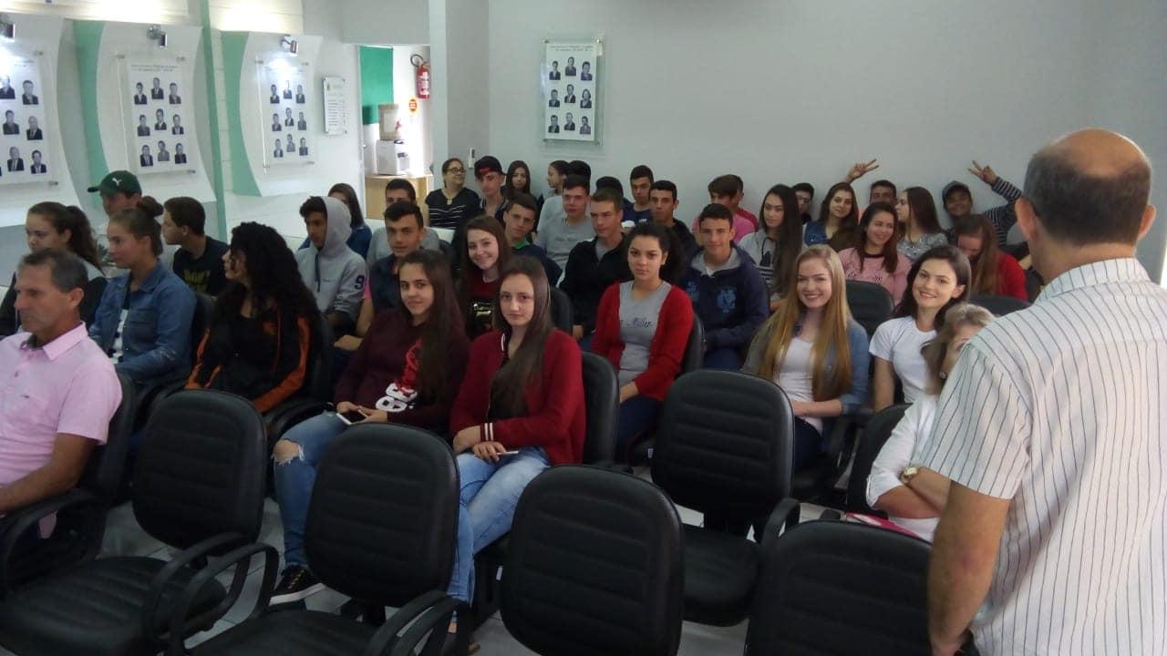 Alunos da Escola Otília Muller participam de Audiência Pública em Chapadão do Lageado