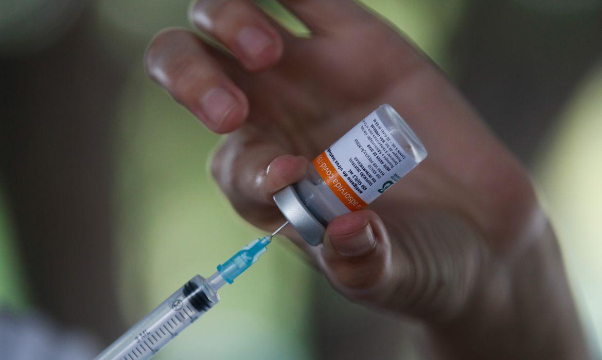 Baixa procura pela vacina contra Covid preocupa Secretaria de Saúde de Aurora