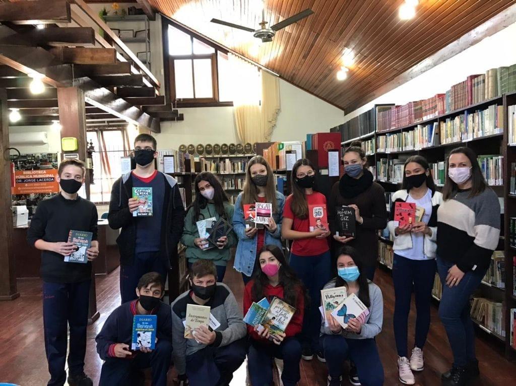 Biblioteca Pública Municipal busca incentivar o hábito da leitura nas escolas em Ituporanga
