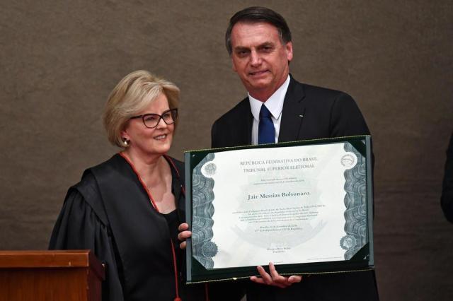 Bolsonaro é diplomado como presidente eleito e promete 