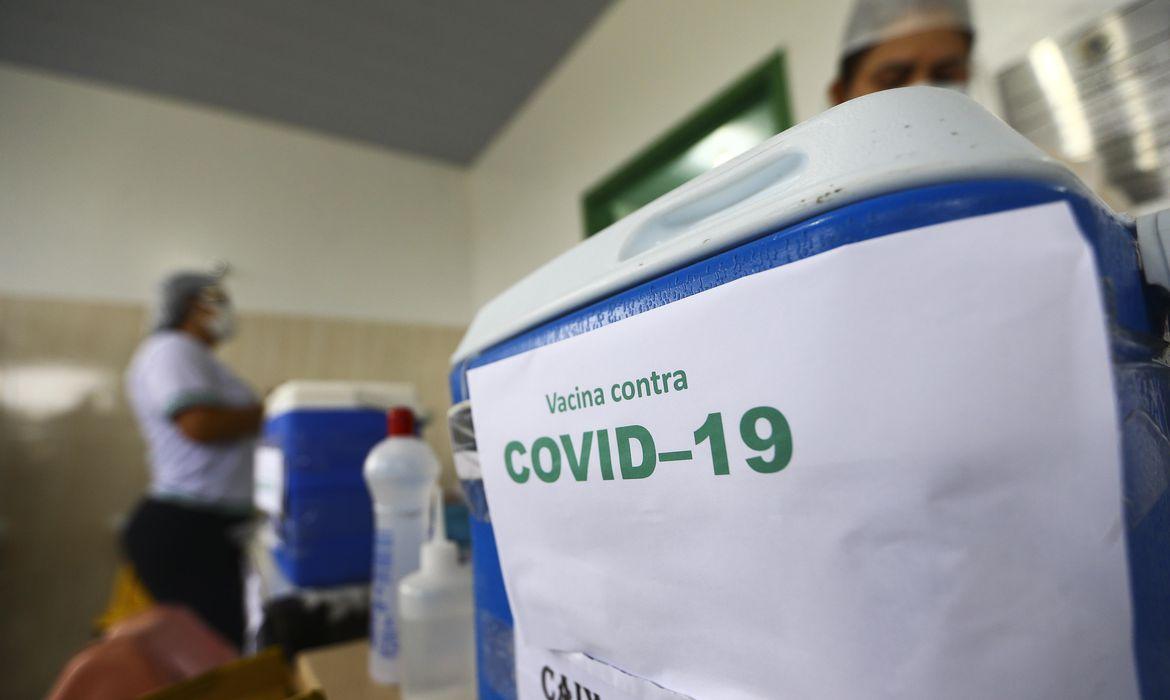 Covid-19: Brasil registra menor média móvel de mortes desde o início da pandemia