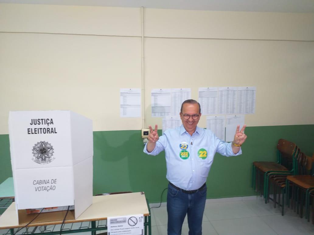 Candidato Jorginho Mello (PL) vota e fala sobre a expectativa em relação às eleições