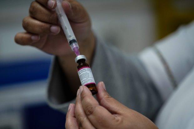 Cerca de 115 mil adultos em SC foram aos postos de saúde para tomar a vacina contra o sarampo 