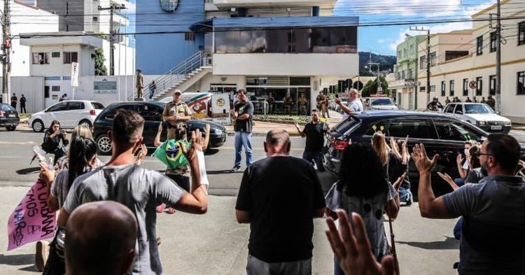 Coronavírus: Empresários de Rio do Sul protestam e pedem a volta do comércio