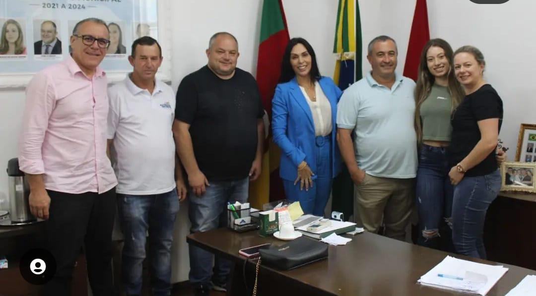 Deputada Geovânia de Sá visita Alfredo Wagner e garante recursos para o município