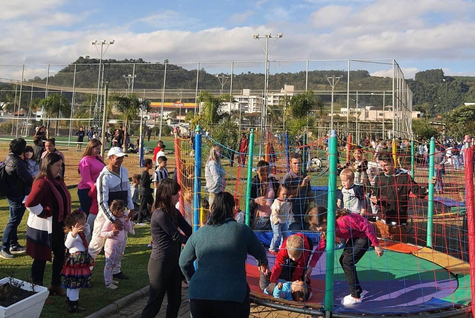 Domingo no parque reúne centenas de famílias em Ituporanga