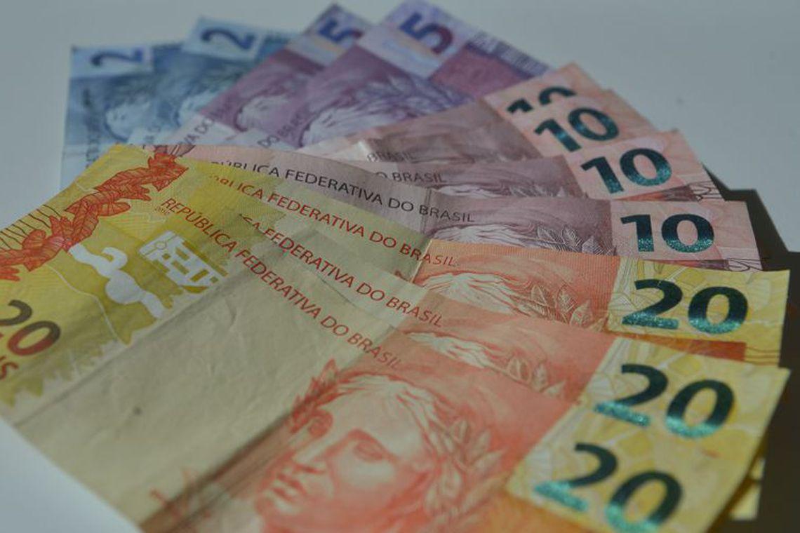 Governo propõe salário mínimo de R$ 1.039 em 2020 