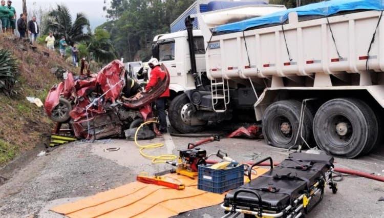 Grave acidente envolve seis veículos na BR-470, em Ibirama, e mobiliza Samu e bombeiros