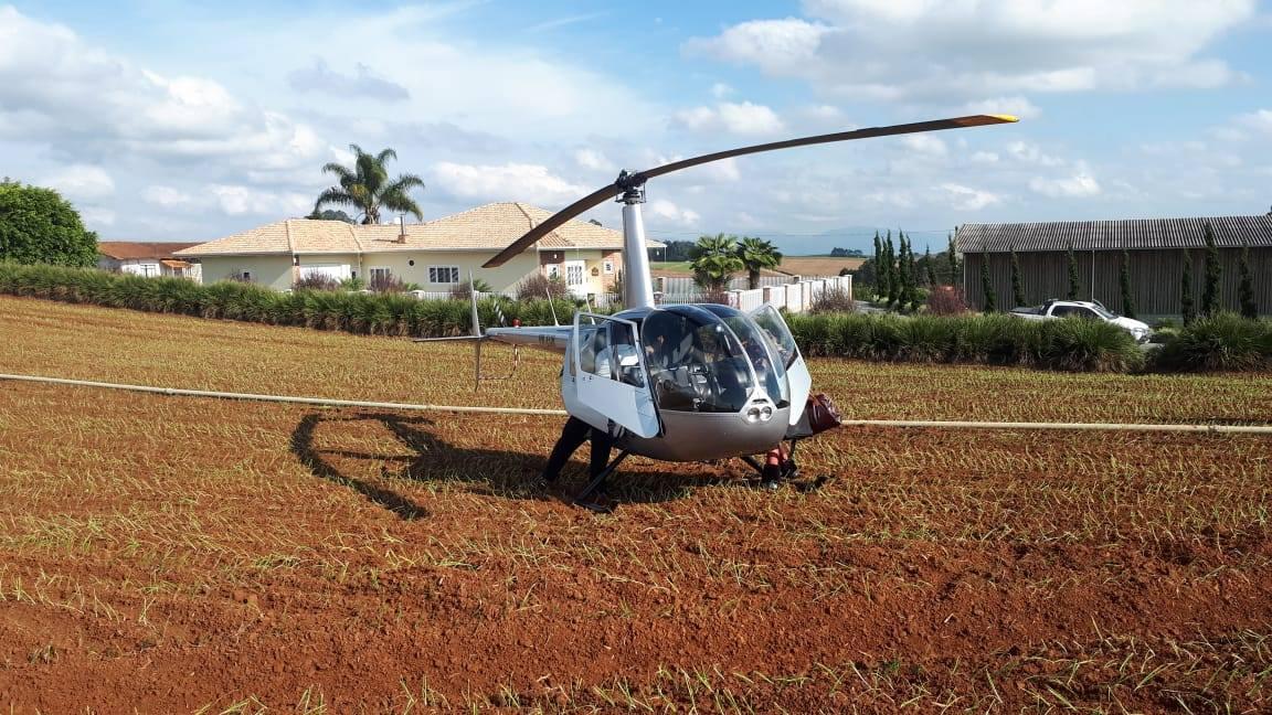  Helicóptero pousa em plantação de cebola em Ituporanga