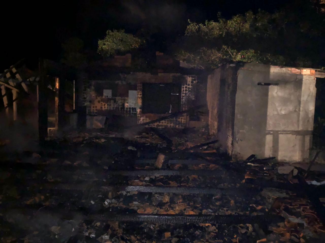 Incêndio atinge residência no município de Vidal Ramos