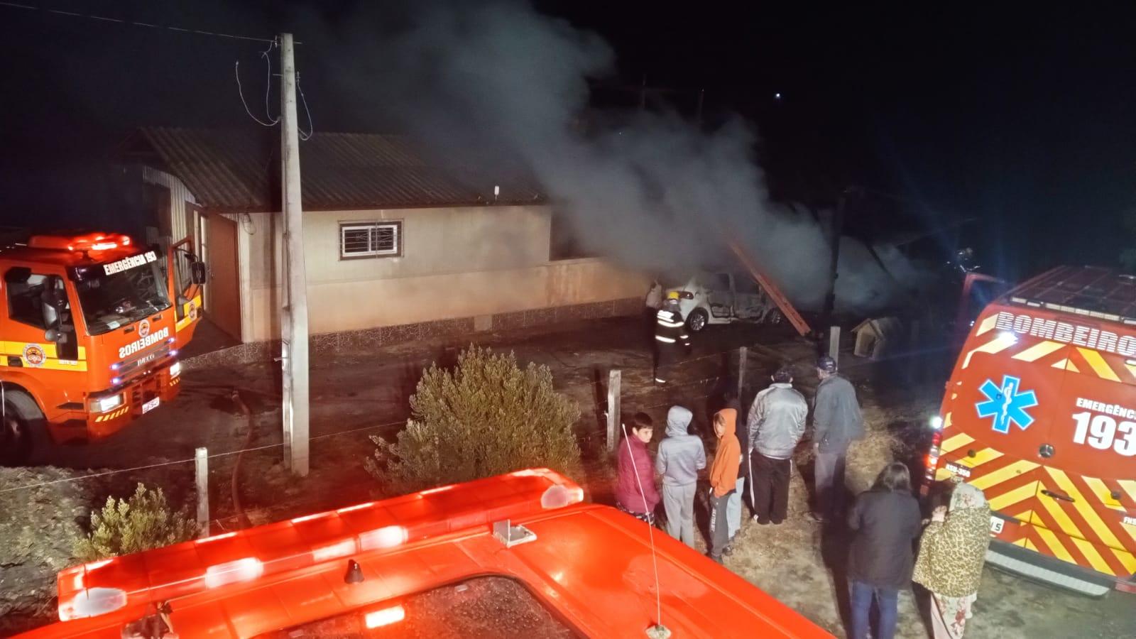 Incêndio destrói rancho e parte de residência em Bom Retiro