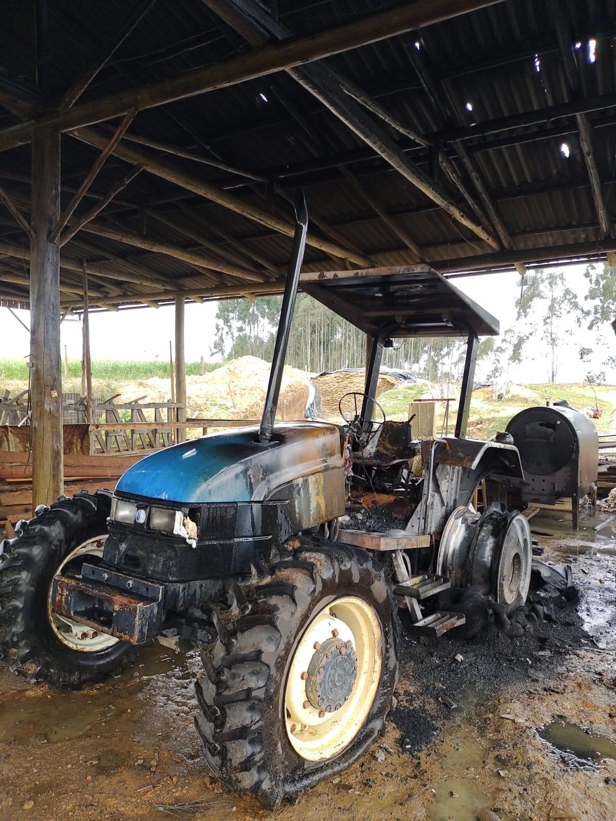Incêndio destrói residência e família perde tudo em Imbuia 