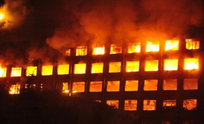 Incêndio provoca desabamento parcial do prédio da SSP de Porto Alegre