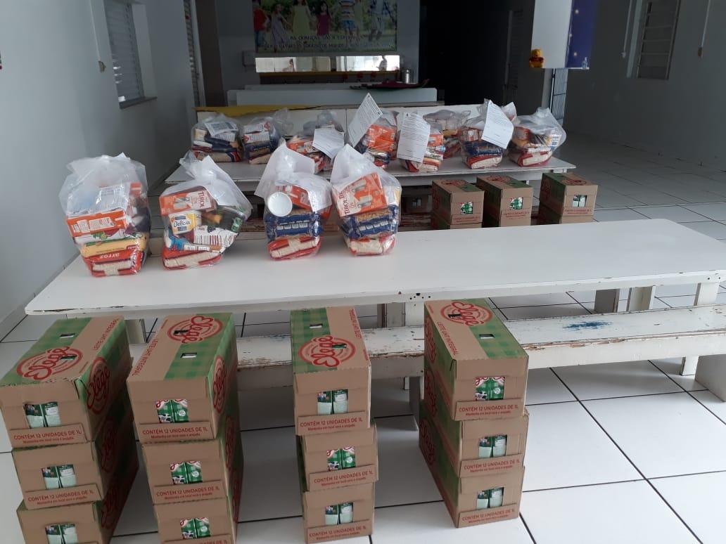Ituporanga entrega kits de alimentos para famílias