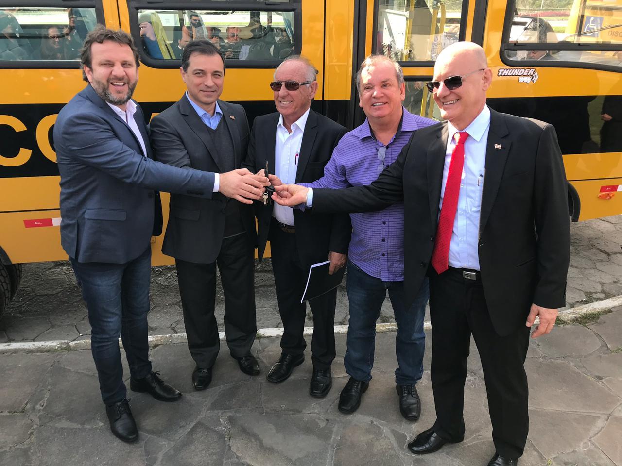 Ituporanga recebe mais um ônibus novo para ampliar frota escolar