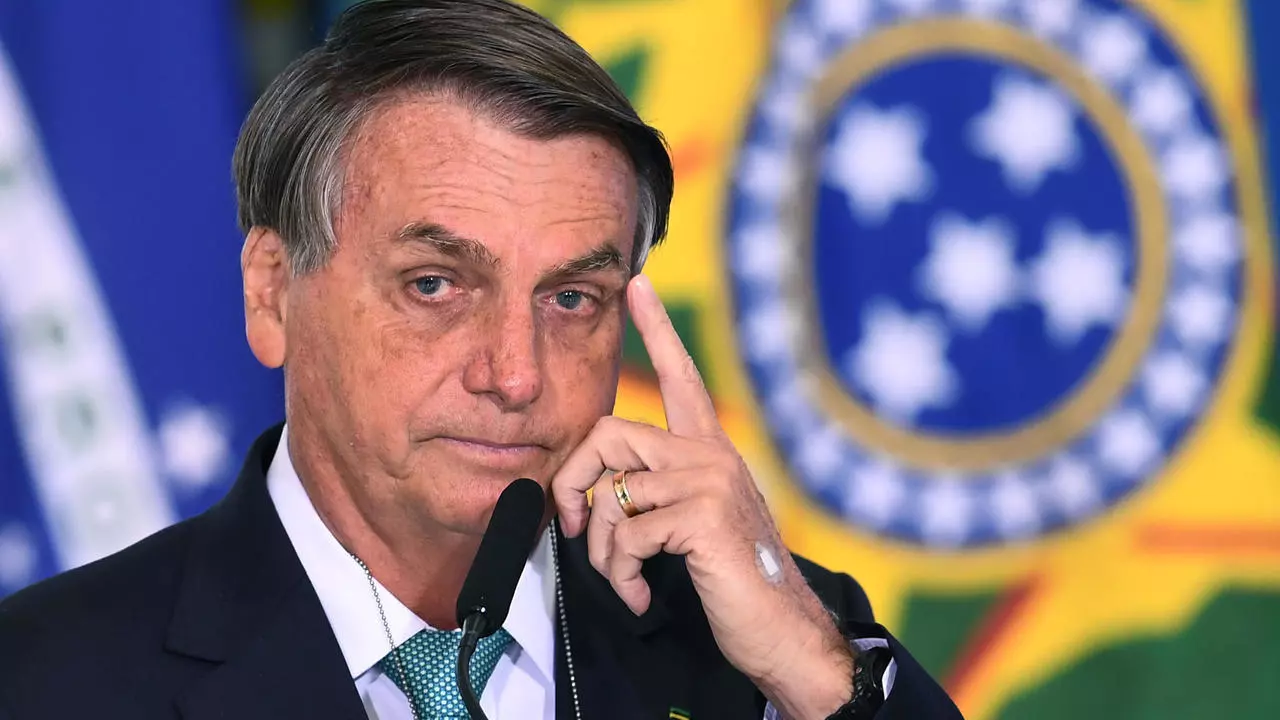 Jair Bolsonaro culpa os governadores pela alta no preço dos combustíveis