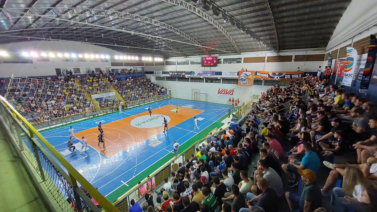 Jogo da final do Futsal do JASC lota o ginásio municipal de Rio do Sul