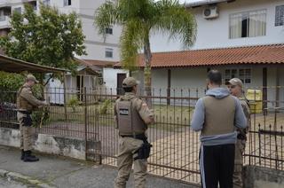 Juiz concede liberdade provisória a policial rodoviário que atirou contra PMs em Rio do Sul 