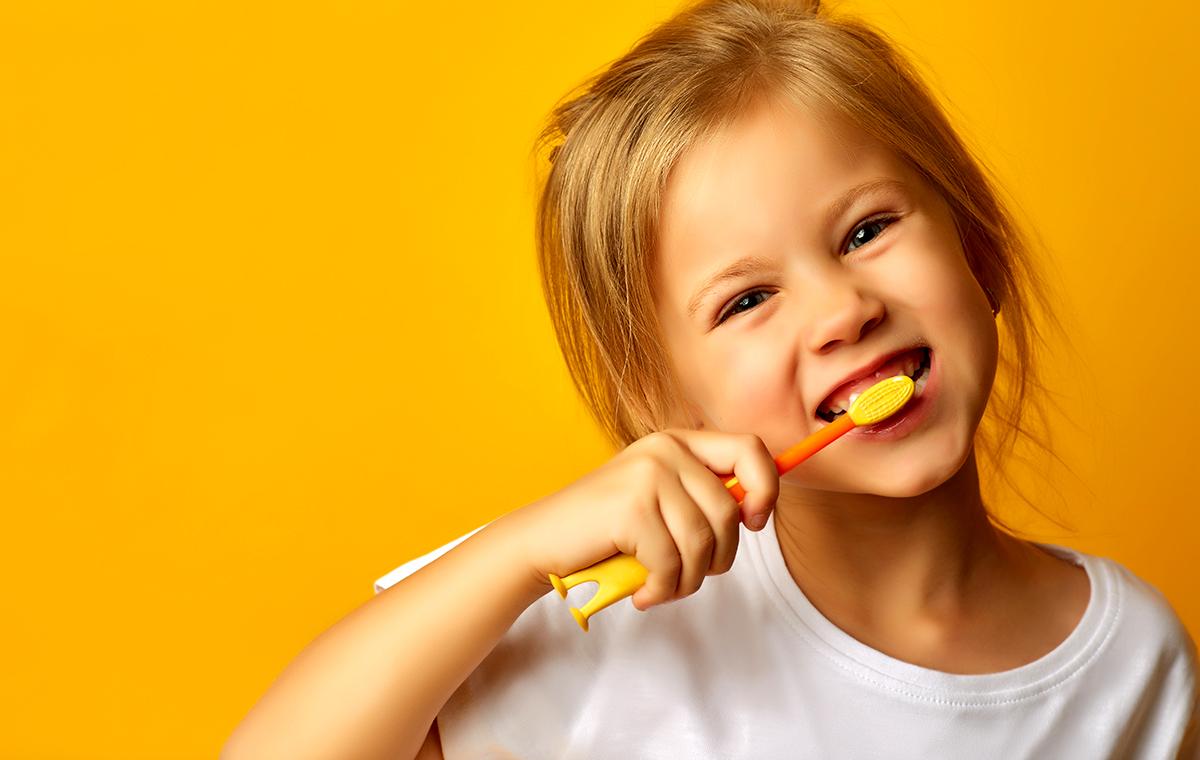 Julho Laranja: Campanha promove cuidados com a saúde bucal na infância