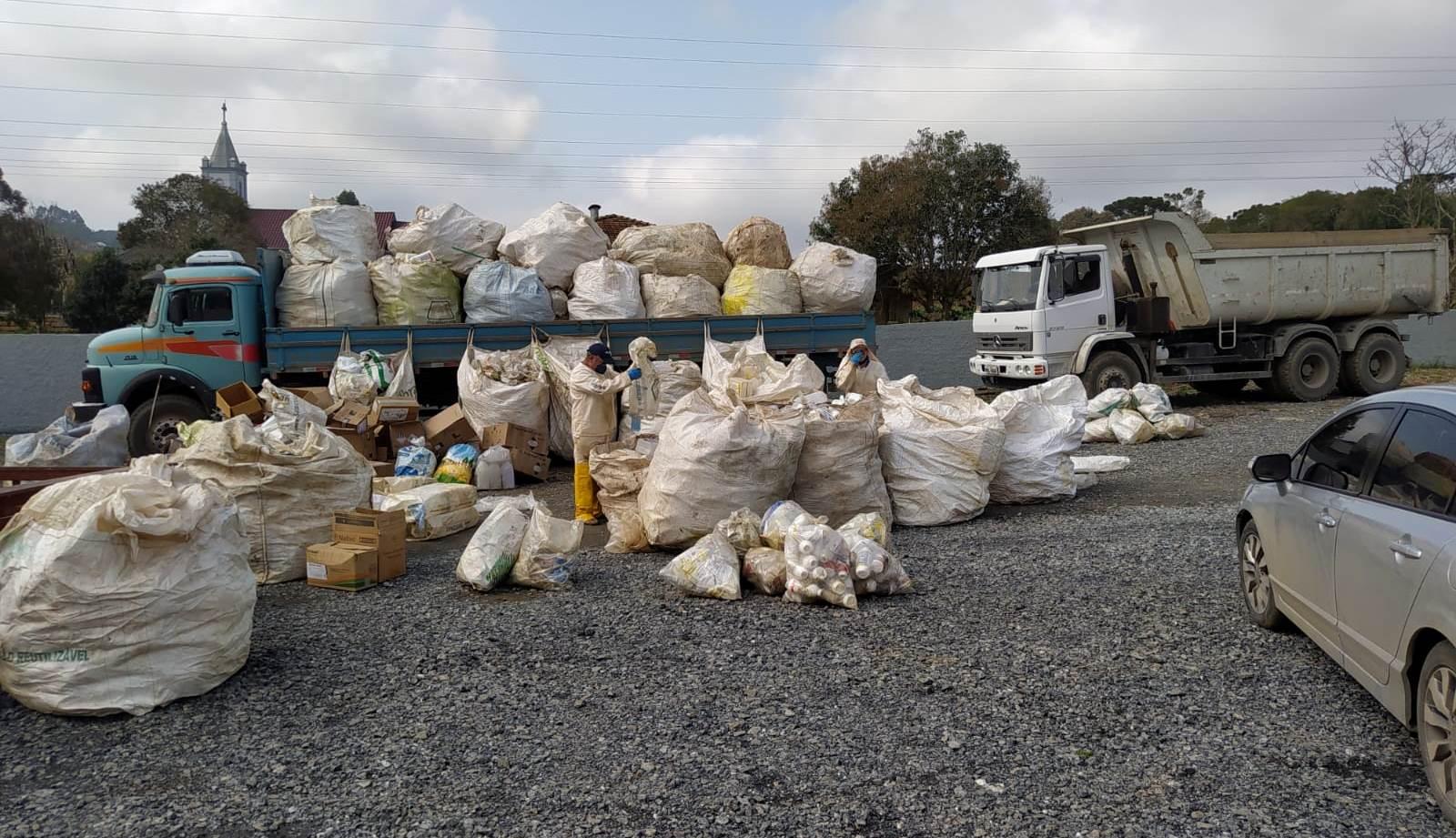 Mais de 40 mil embalagens vazias de agrotóxicos são recolhidas em Imbuia