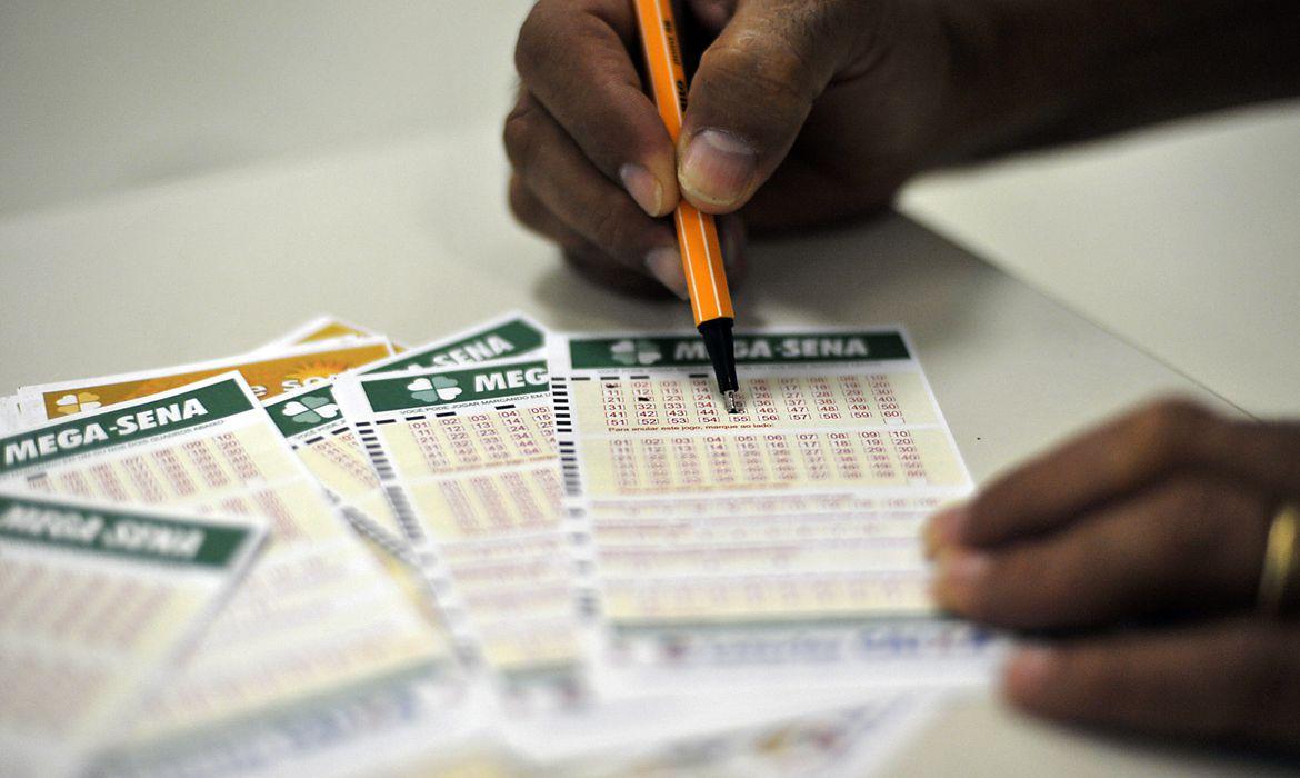 Loterias: Mega-Sena sorteia neste sábado prêmio estimado em R$ 100 milhões