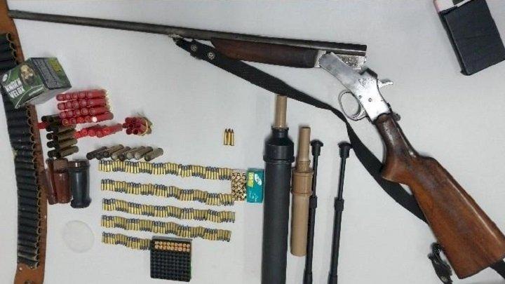 Mulher é presa com espingarda e munições em Rio do Sul