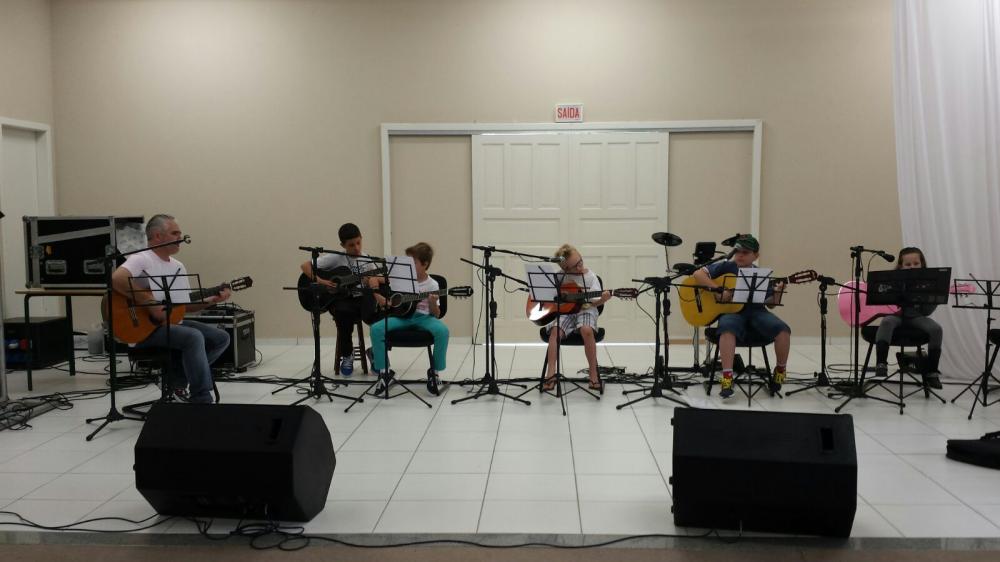 70 crianças se apresentam em recital de violão nesta sexta em Ituporanga 
