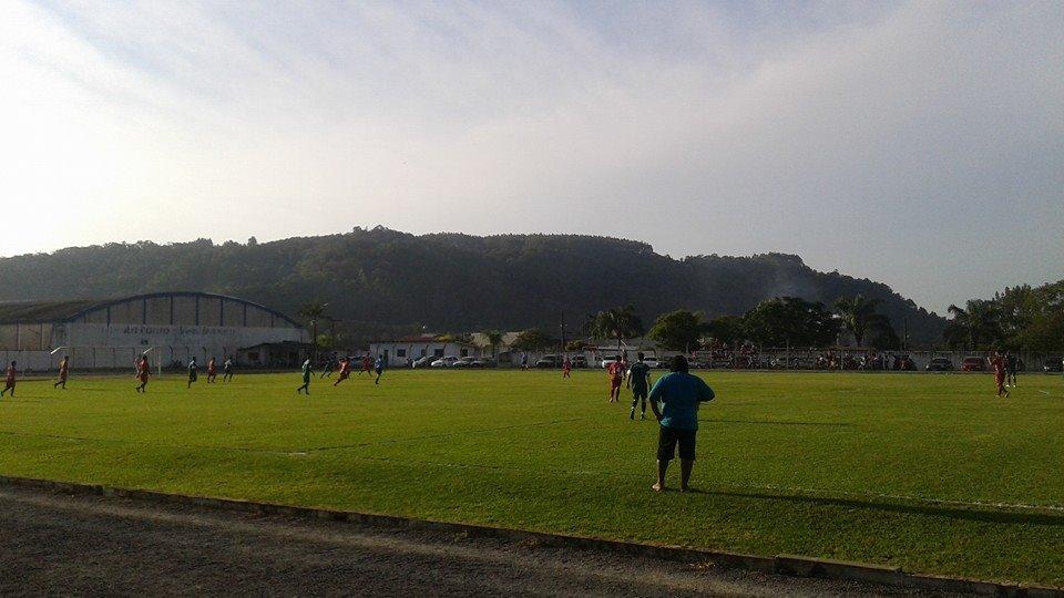 Administração de Ituporanga inicia desmanche de estrutura do Estádio Municipal Antônio Vandresen 