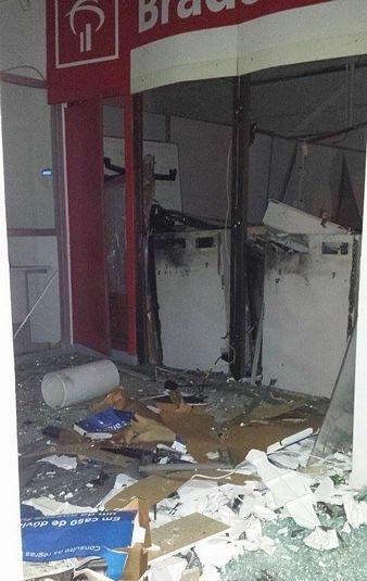 Bandidos explodem caixa eletrônico de banco em Pouso Redondo 