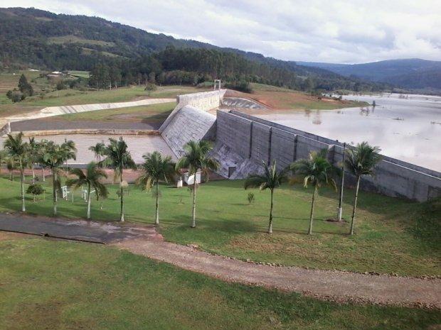 Barragens no Vale do Itajaí diminuem efeito das enchentes 