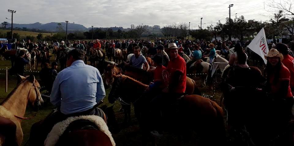 Cavalgada da Solidariedade reúne 400 cavaleiros em Pouso Redondo