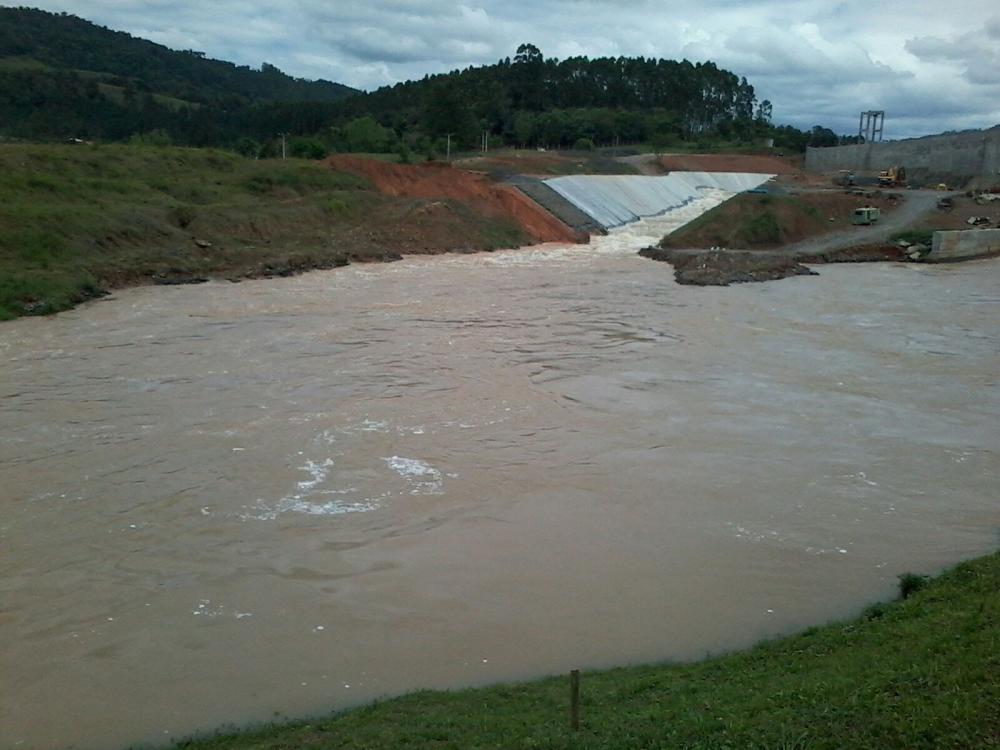 Defesa Civil faz teste em canal extravasor da barragem de Taió 