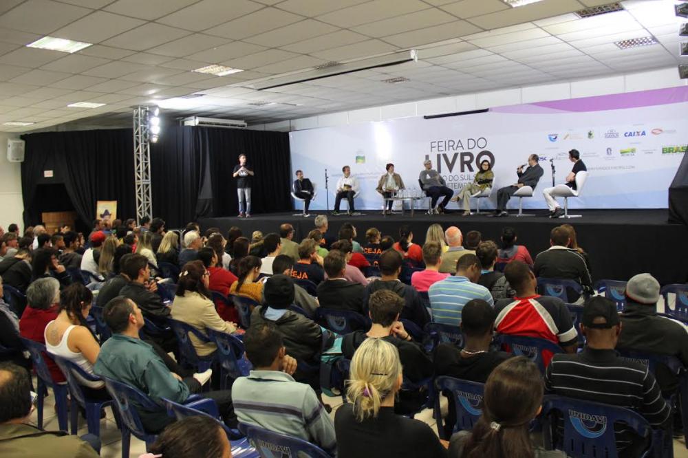 Feira do Livro de Rio do Sul terá mesa literária e lançamentos de autores regionais 