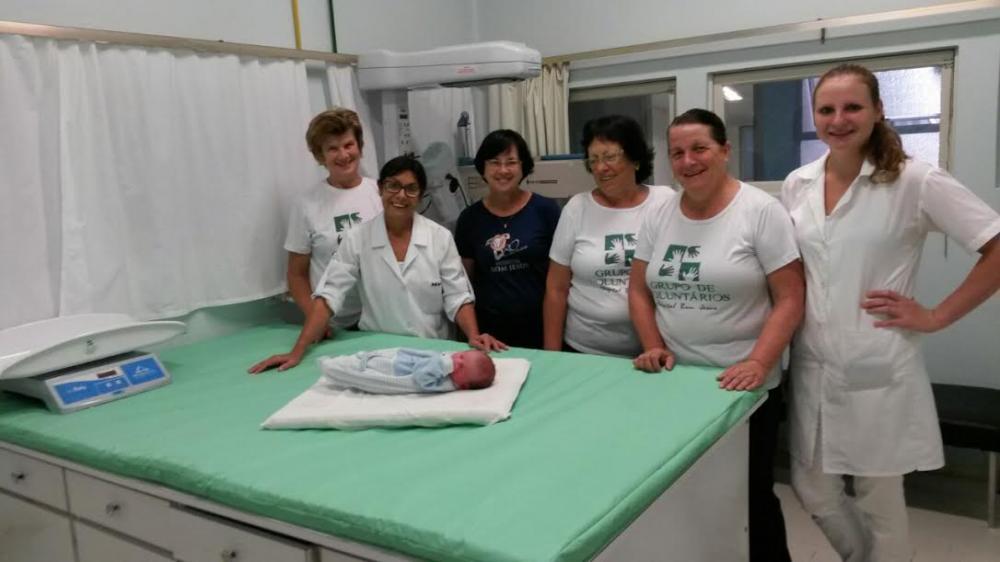 Grupo de Voluntários faz entrega de colchonete para a maternidade do Hospital Bom Jesus 