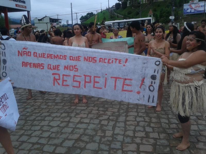 Indígenas de José Boiteux realizam manifestação contra preconceito 