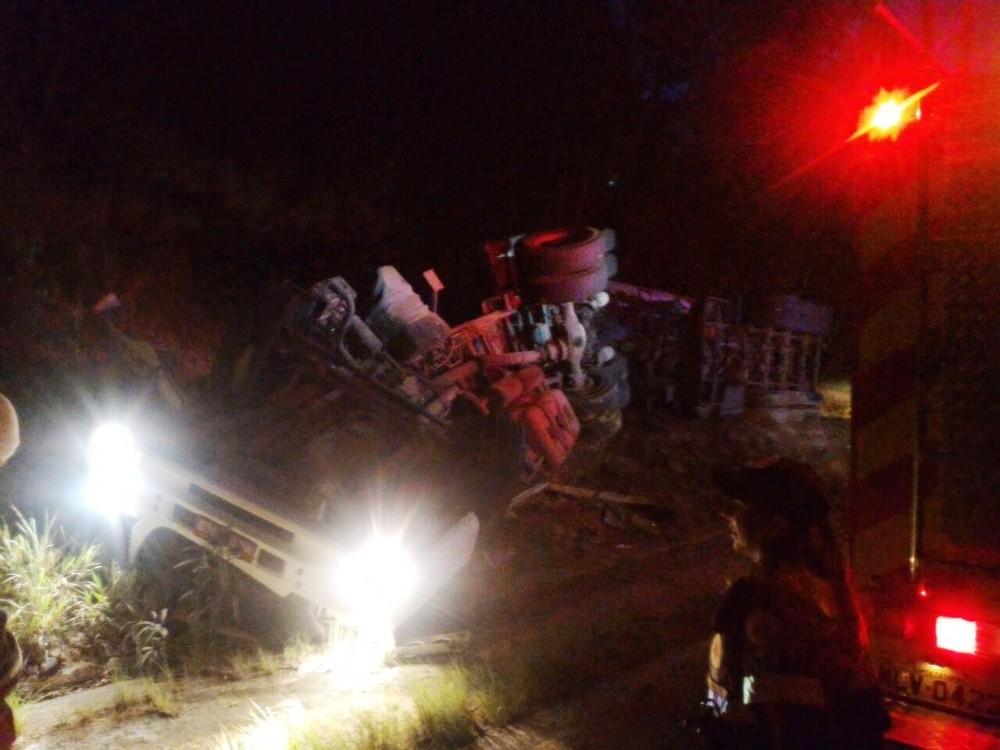 Motorista morre após caminhão tombar em Ituporanga