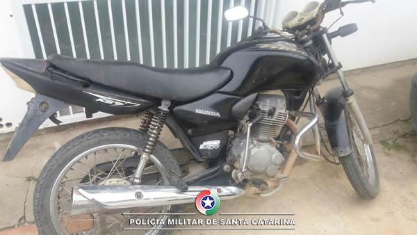 Polícia Militar de Imbuia apreende adolescente com motocicleta furtada