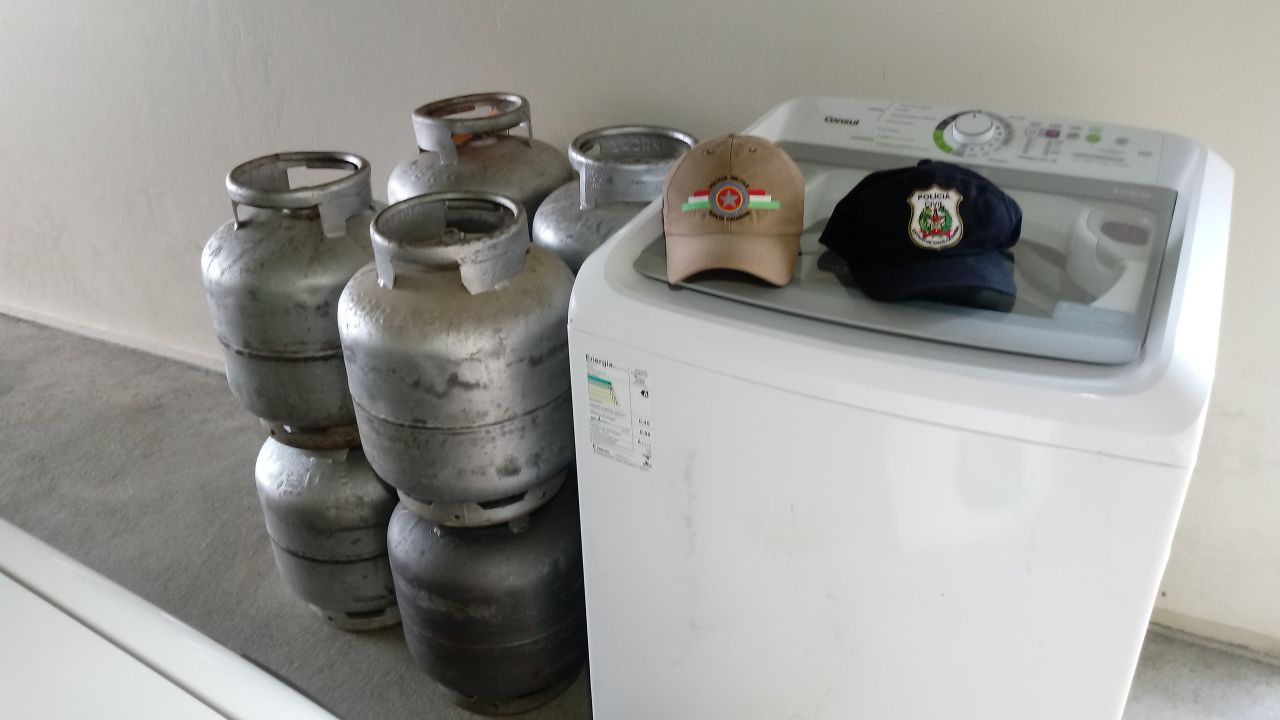 Polícia recupera botijões de gás e máquina de lavar furtados em Petrolândia