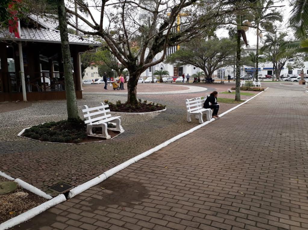 Praças de Ituporanga recebem melhorias