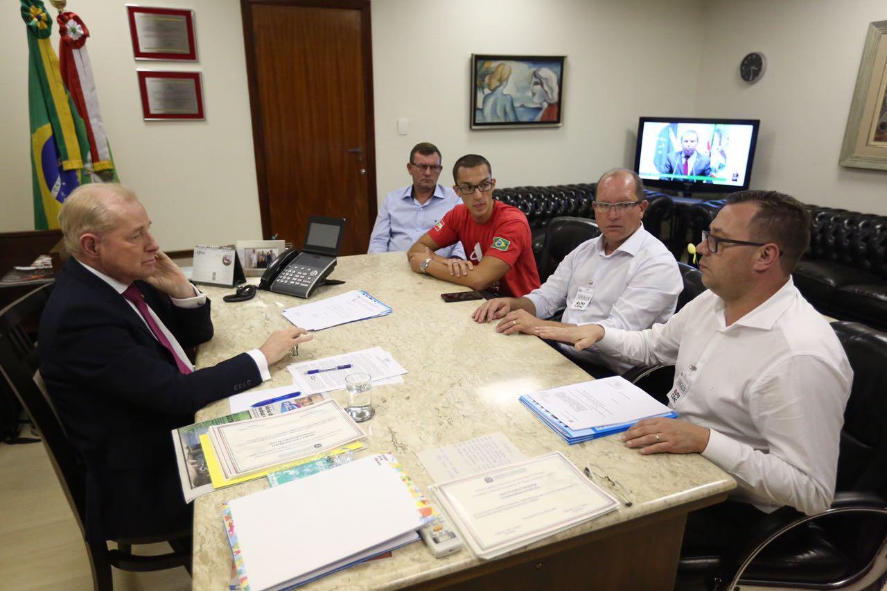 Presidente da Ucavi entrega em Florianópolis demanda de pedidos para o Alto Vale