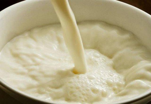 Suspensão da importação de leite do Uruguai traz esperança para produtores do Alto Vale