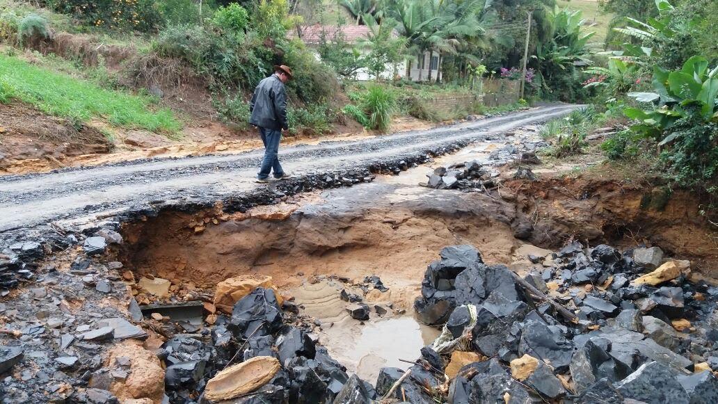 Trabalho na recuperação das estradas é intenso em Ituporanga 