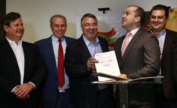Vidal Ramos e mais 17 municípios recebem recursos do Governo do Estado e Badesc