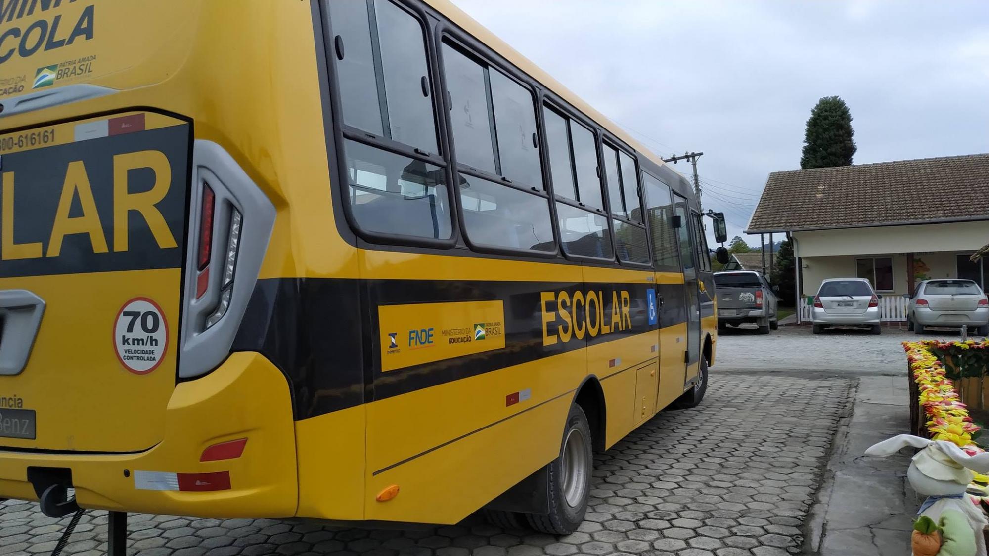Novo ônibus amplia frota do transporte escolar em Atalanta