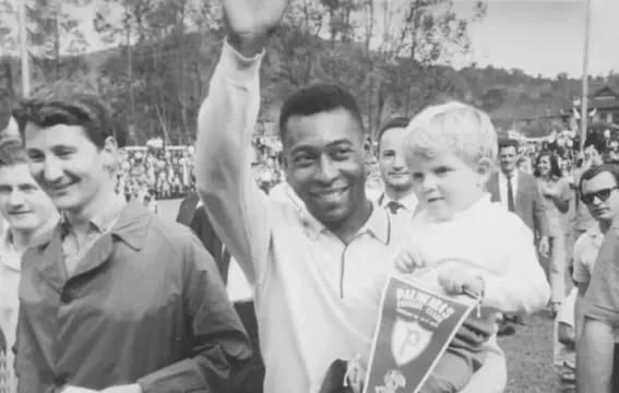 O Adeus ao Rei do Futebol: Pelé jogou só quatro vezes em SC e uma das partidas foi no Alto Vale