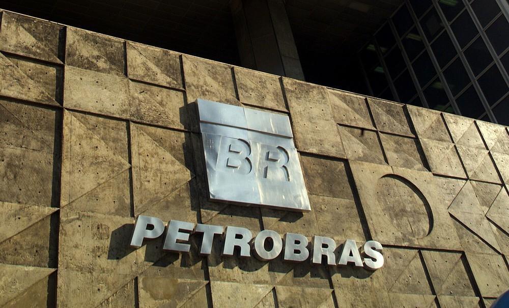 Petrobras anuncia venda de oito refinarias e rede de postos no Uruguai