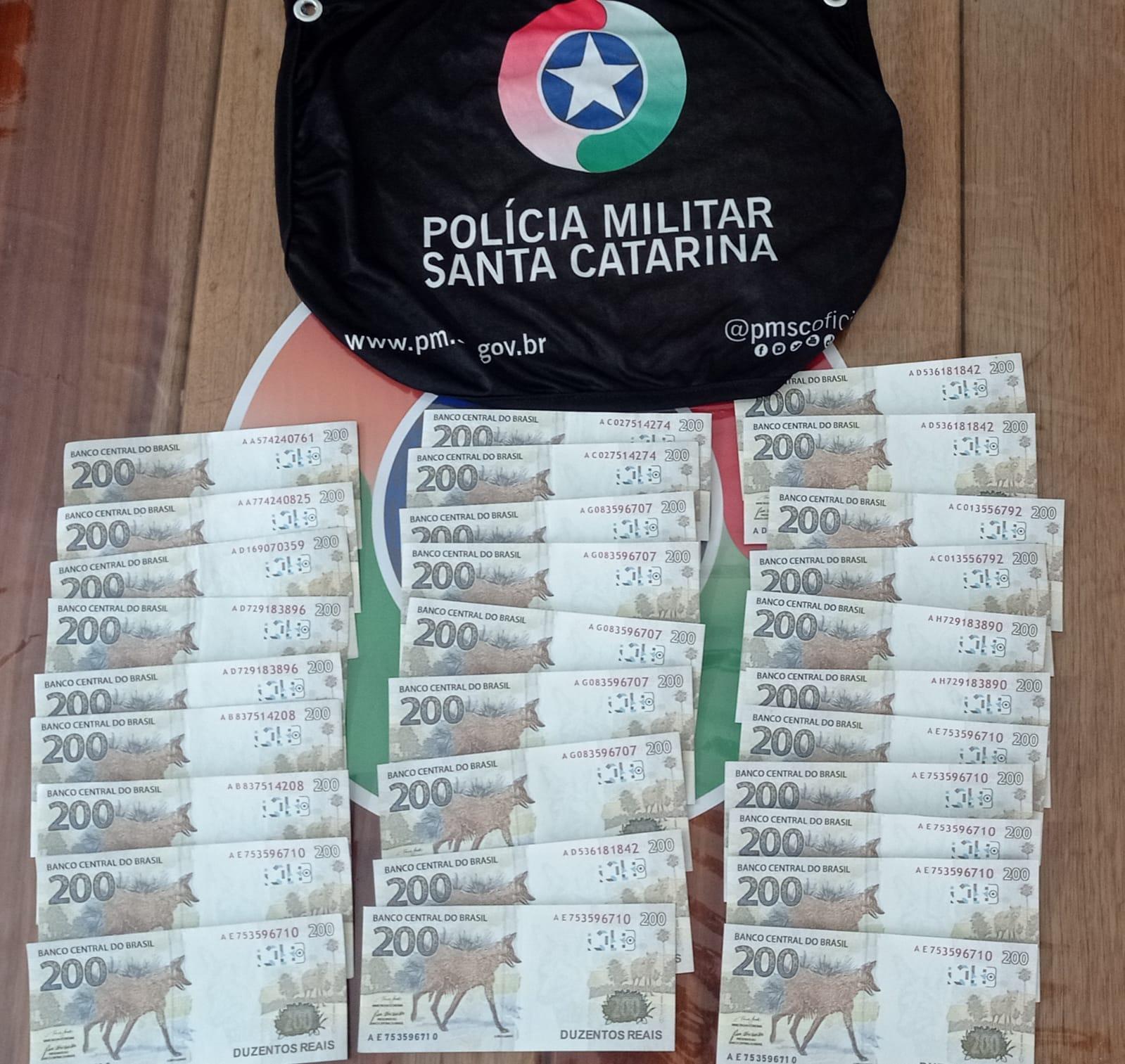 PMRv de Aurora prende dupla que levava R$6 mil reais em moeda falsa